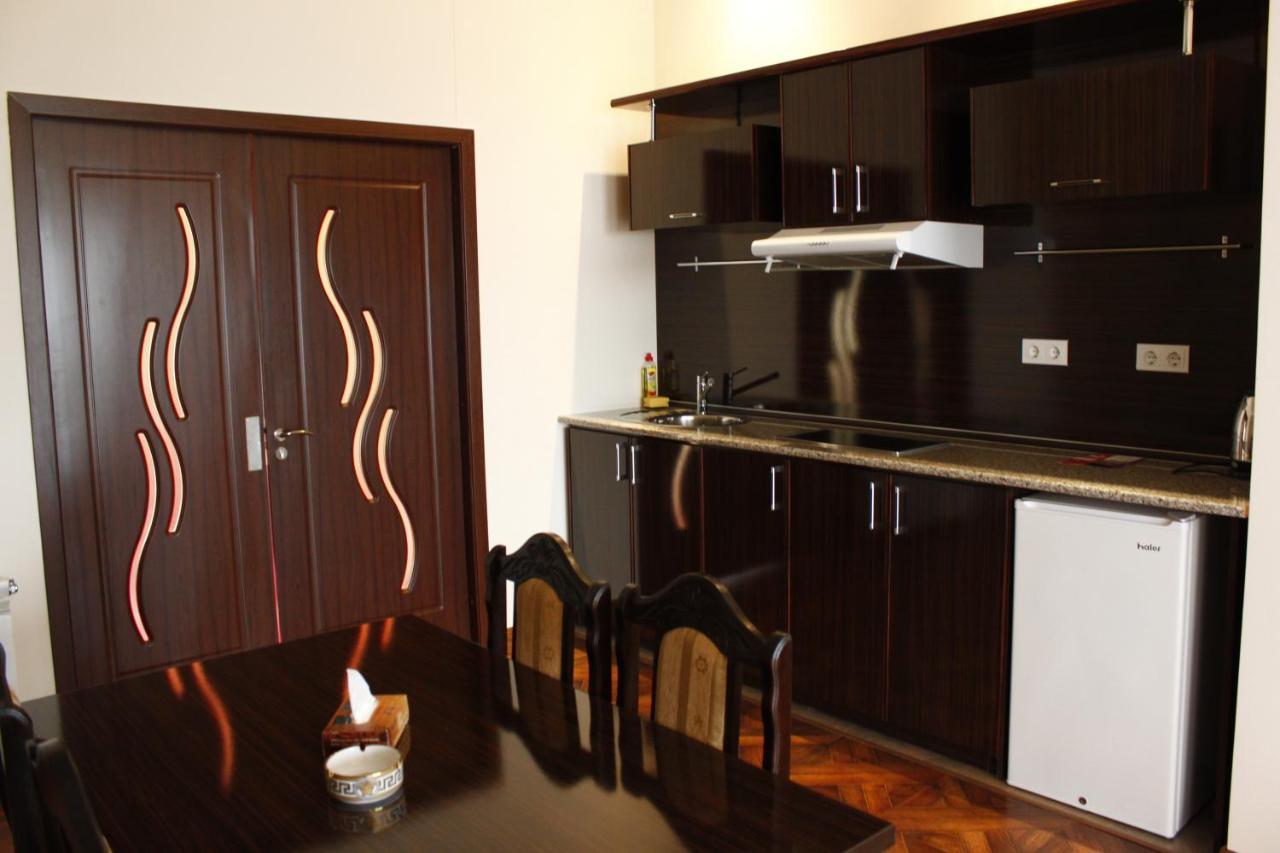 Diana Hotel Goris Exterior photo