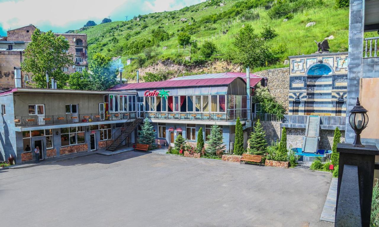 Diana Hotel Goris Exterior photo
