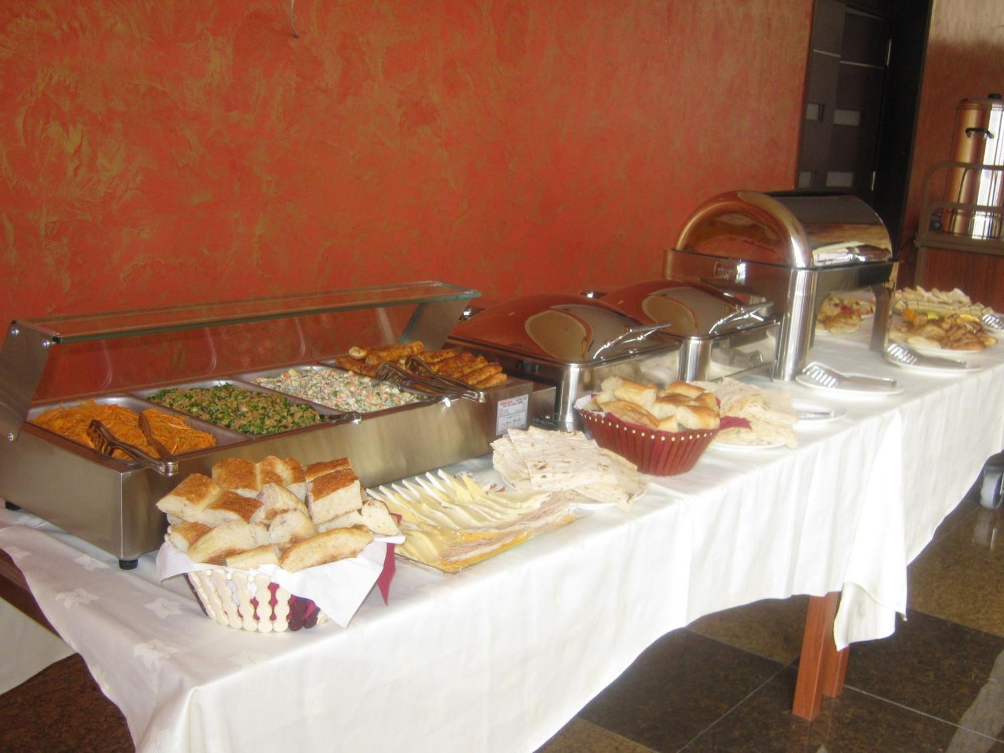 Diana Hotel Goris Exterior photo