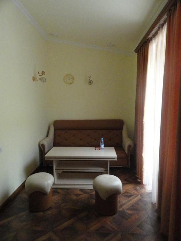 Diana Hotel Goris Room photo