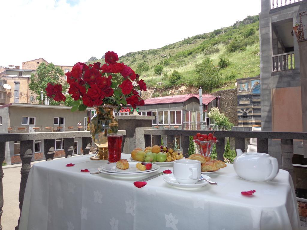 Diana Hotel Goris Exterior photo