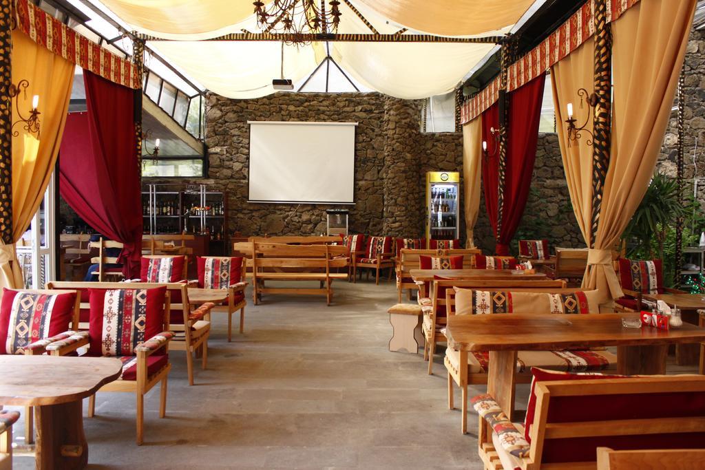 Diana Hotel Goris Exterior photo