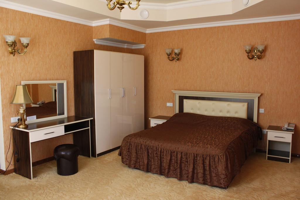Diana Hotel Goris Exterior photo
